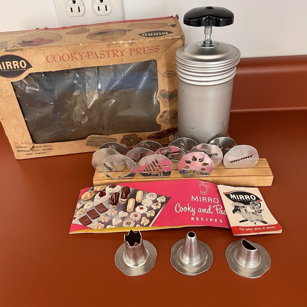 Vintage MIRRO Cooky-Pastry Press (Cookie) 358-AM, 12 Discs, 3 Tips, Wood‎ Holder